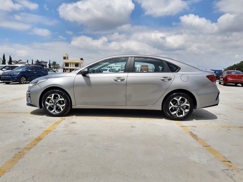 Imagen 4 de 11 de Kia Forte 2021 2.0 Lx 4 P Mt