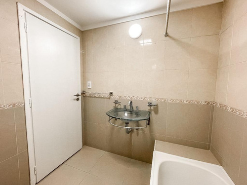 Casa En Venta - 2 Dormitorios 3 Baños - Cochera - 303mts2 - Mar Del Plata