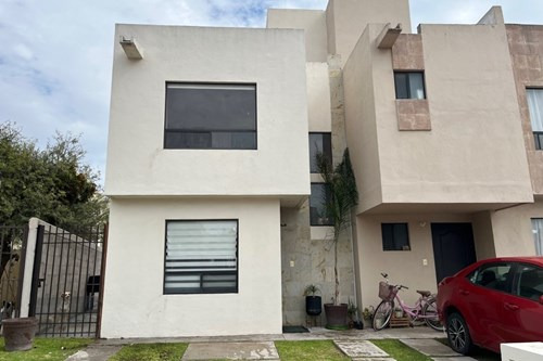 Venta Casa Recamara En Planta Baja Rincones Del Marques