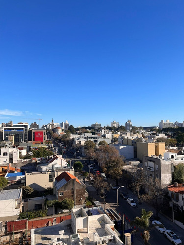 Imagen 12 de 22 de Apartamento De Diseño Remodelado Piso Alto Sobre Rambla Bajo De Precio! El Mejor Punto De Montevideo Y La Mejor Vista