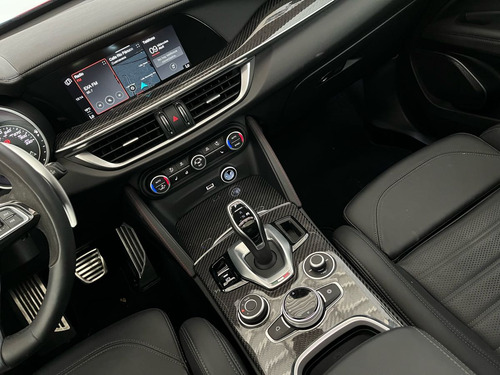 Alfa Romeo Stelvio 2.9L Quadrifoglio Verde V6 Bi-Turbo At