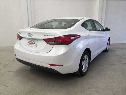 Hyundai Elantra 1.8 Gls At 2015