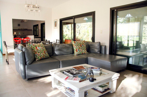 Imagen 17 de 22 de Casa A La Venta Venta - La Elina - Comarcas De Luján - 5 Ambientes - Pileta