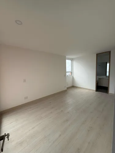3 Habitaciones, 2 Baños, 2 Parqueaderos, 2 Balcones, 92m2.