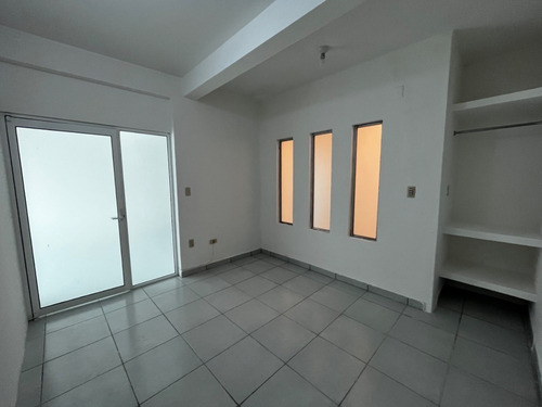 Imagen 8 de 16 de Casa De 2 Pisos En Renta En Fracc. Tipo Privado En Real Del