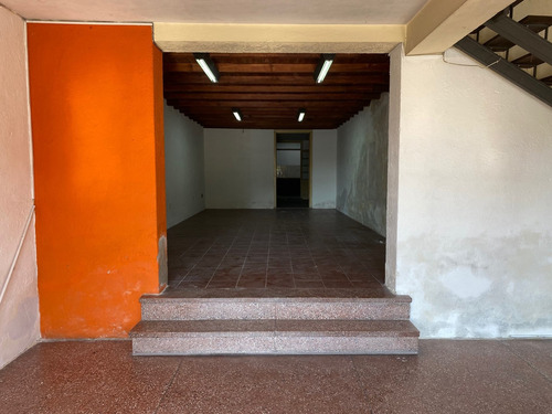 Local Comercial + Apartamento, Av. Agraciada Y Bv. Artigas