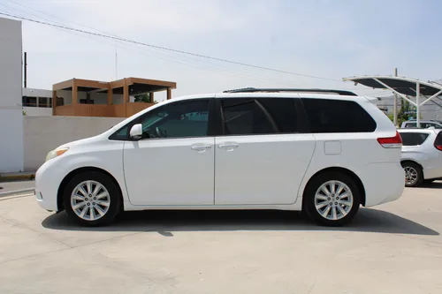 Toyota Sienna Minivan 2013