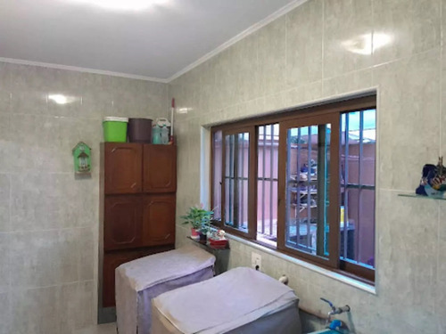 Sobrado Com 4 Dormitórios, Piscina E Churrasqueira