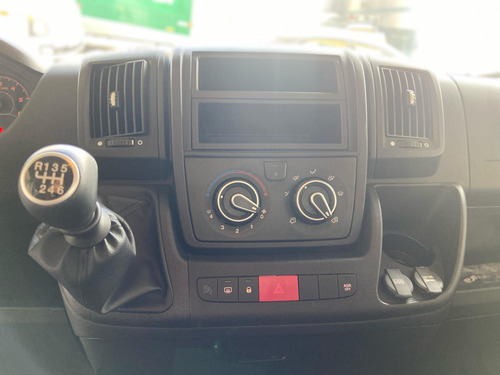 Peugeot Boxer Executiva 2024 17 Lugares
