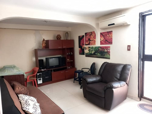 Casa En Urb. La Esmeralda, San Diego, Valencia, Plc-711