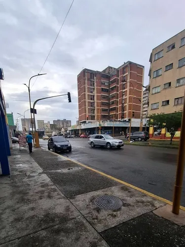 Farmacia En Venta - Av. Bolívar - Valencia (130 Mts.) Fp 283183