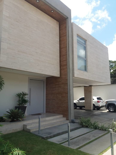 Imagen 8 de 14 de Mary Castro Vende Casa Inteligente En Guaparo
