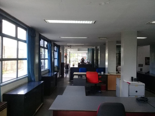 Imagen 14 de 16 de Local De Venta Con Oficinas De 1300 M2, Con Playa De Estacionamiento Propio