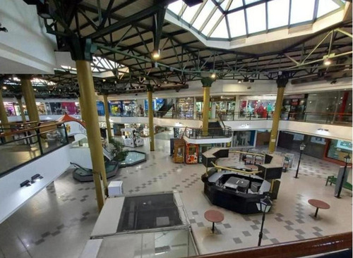Imagen 3 de 8 de Local En Shopping Moreno