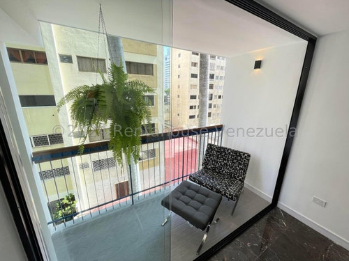 Jip 25-3629. Renta House Vende Hermoso 136 Mts2, Con Acabados De Primera Totalmente Remodelado. Urb Los Palos Grandes, Caracas
