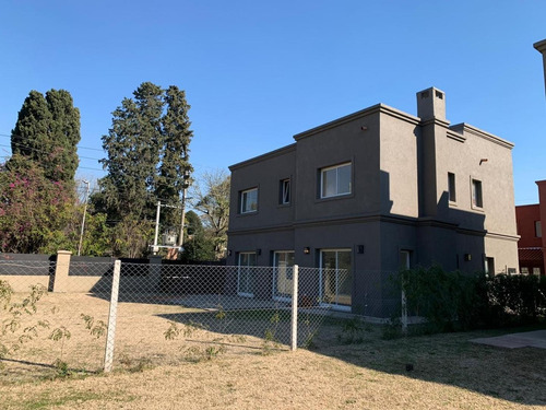 Imagen 21 de 22 de Casas En B° Con Porton Excelente Ubicacion
