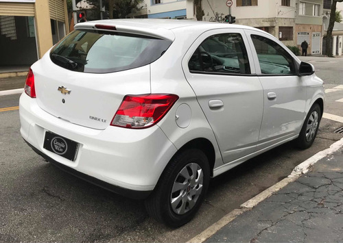 Imagem 7 de 15 de Chevrolet Onix 1.0 Mpfi Lt 8v Flex 4p Manual 2012/2013