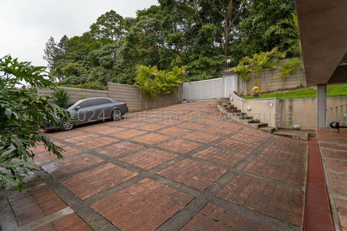 Espectacular Casa Completamente Remodelada En Venta Ubicada En La Lagunita Country Club 25-17423