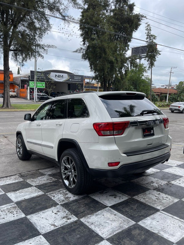 Jeep Grand Cherokee Laredo V6 4x2 At