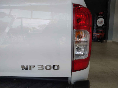 Imagen 7 de 15 de Nissan Pick Up Np300 2018 2p L4/2.4 Man A/c