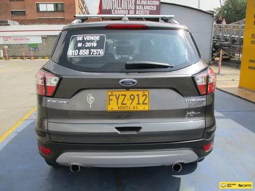 Ford Escape TITANIUM 4X4 2000CC AT AA