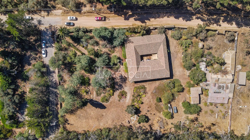 Casa En Venta De 6 Dorm. En Algarrobo
