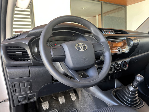 Toyota Hilux 2.7 Cabina Doble Sr Mt