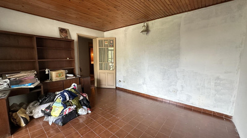 Fisherton: Muniagurria Y Córdoba, Amplisimo Jardín