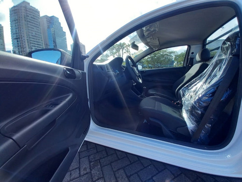 Imagem 9 de 12 de Volkswagem Saveiro Robust 1.6 Total Flex 8v. 2022/2023
