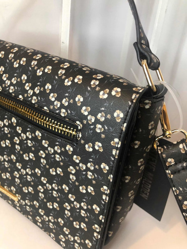 Imagen 4 de 8 de Bolsa Crossbody Steve Madden Negra Estampada.