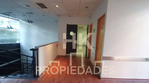 Arriendo Local Frente Apoquindo/ Uso Y Goce De Terraza