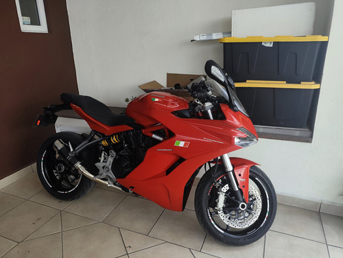Ducati Supersport, Escape Deportivo, Colin De Asiento