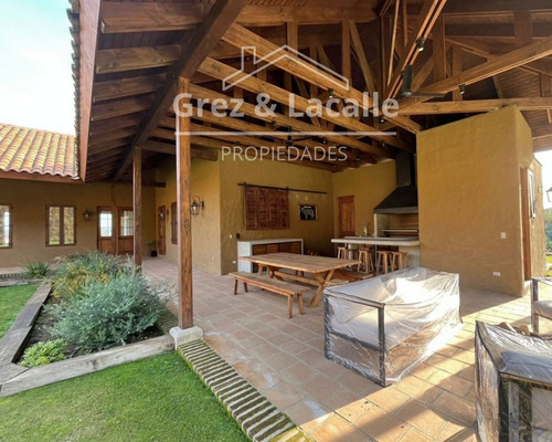 Se Vende Espectacular Casa En Sector Zapallar, Curicó