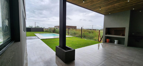Casa En Venta 3 Dormitorios Ibarlucea