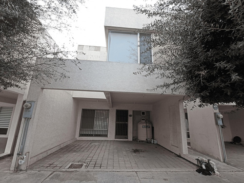 Casa En Venta En Dream Lagoons, Apodaca | 3 Recámaras, Alberca, Gimnasio Y Lago Artificial