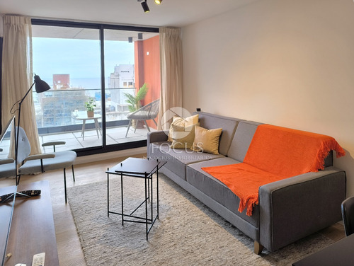 Venta Apartamento 2 Dormitorios Con Garaje, Cocina Definida Y Terraza En Centro