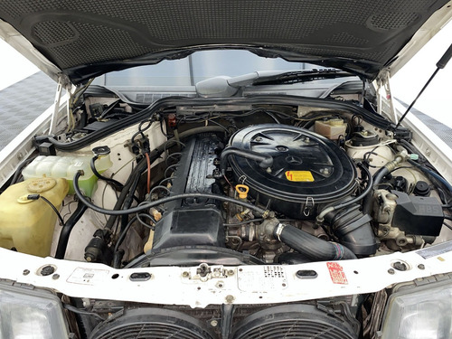Imagen 24 de 25 de Mercedes Benz 190 E 2.6