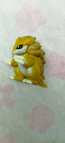 Pokemon Tomy Sandlash 4cm         90s