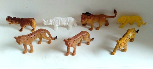 7 Miniaturas De Animais De Plástico 