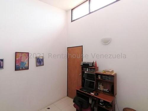 Imagen 5 de 30 de Casas En Venta El Amanecer Cabudare Lara. 3 Habitaciones 2 Baños 2 P/e Cod # 22 - 7781 Katty Vasquez Rentahouse 412 - 1498654 Contactame! Excelente Precio De Oportunidad E Inversion. Negociable !!!