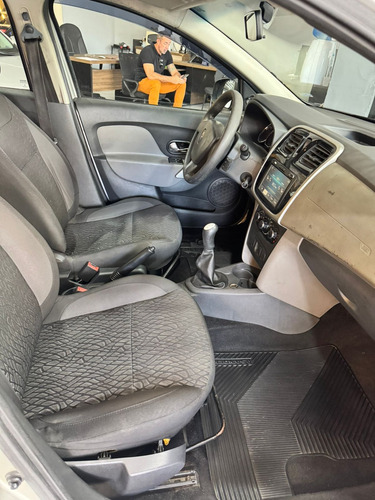 Renault Logan 1.6 Expression Hi-power 4p
