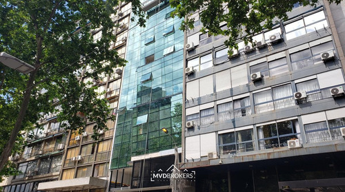 Imagen 8 de 24 de Venta De Apartamento 1 Dormitorio En Centro (montevideo) | Piso 10 | Proximo A 18 De Julio | A Estrenar
