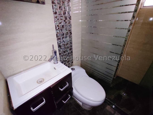 Imagen 23 de 26 de Townhouse En Venta En Urb. El Bosque 22-29211 Zp