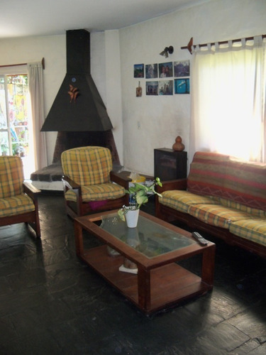 Imagen 5 de 14 de Chalet En Dos Plantas, Barrio Luna, Hurlingham