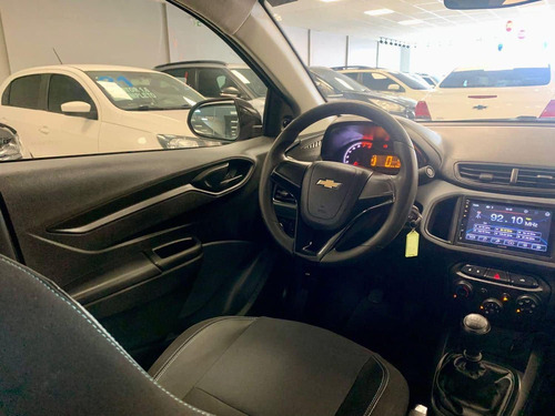 Chevrolet Onix plus JOY Plus Black Ed.1.0 8V 4p Flex Mec.