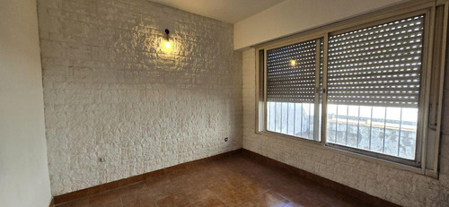 Venta Ph 2 Ambientes Con Balcon En Gervasio Mendez Al 3200, Carapachay