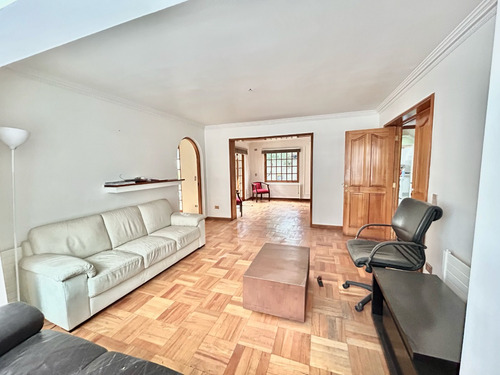 Amplia Casa Con Parquet, Luz Natural En El Corazón De Vitacu