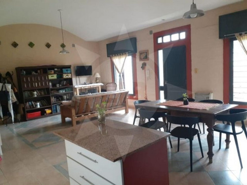 Imagen 2 de 8 de ::: Eib Vende Hermosa Casa Interna :::