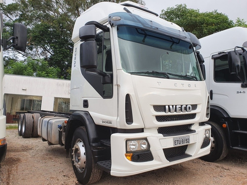 Iveco 240e28 Ano 2013 Truck Teto Alto Leito Chassi