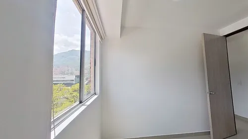 Gran Apartamento En Niquia, Código 53